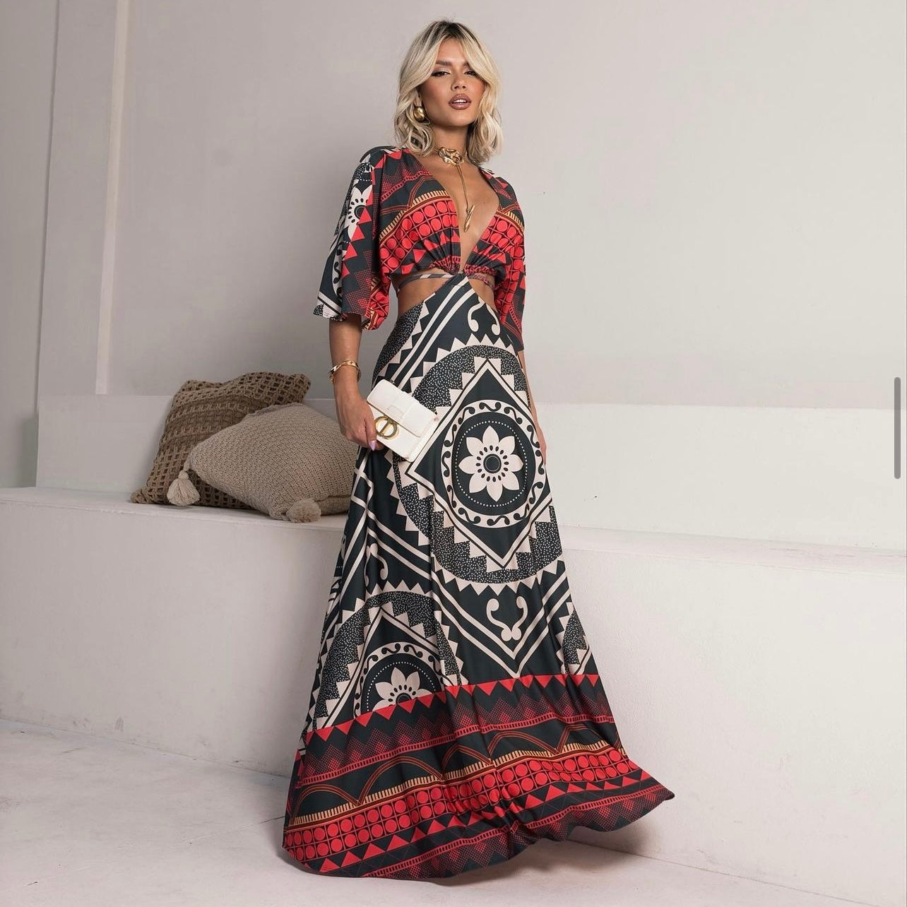 01. Maxi dress, long dress with long sleeves in symmetrical print. resort, vacation, special day