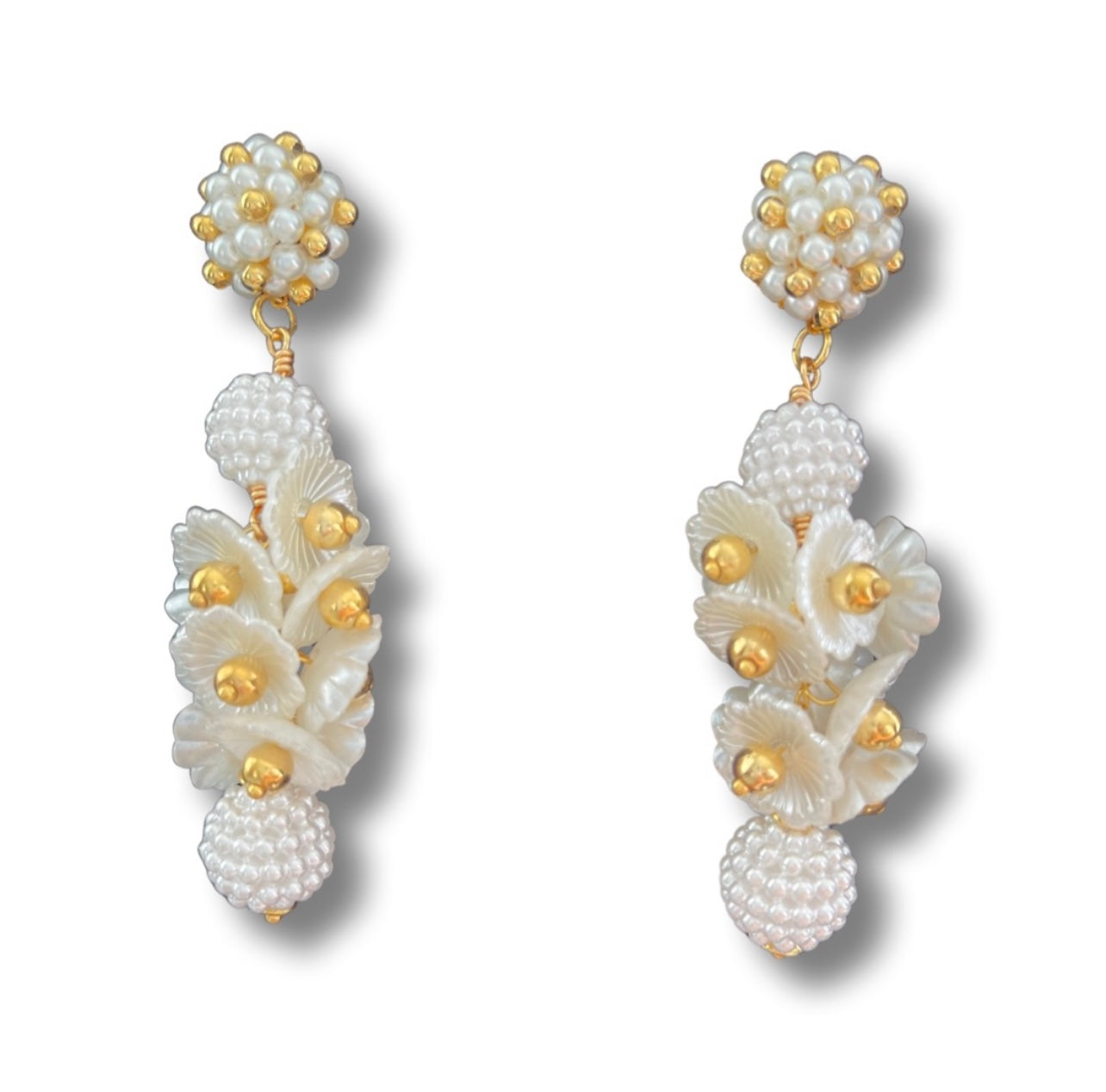 04. Withe and gold earrings in a flower strip