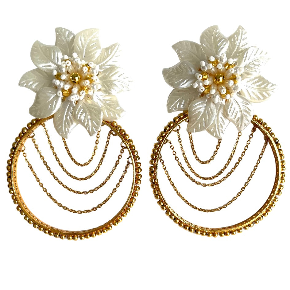 06. Flower white earrings