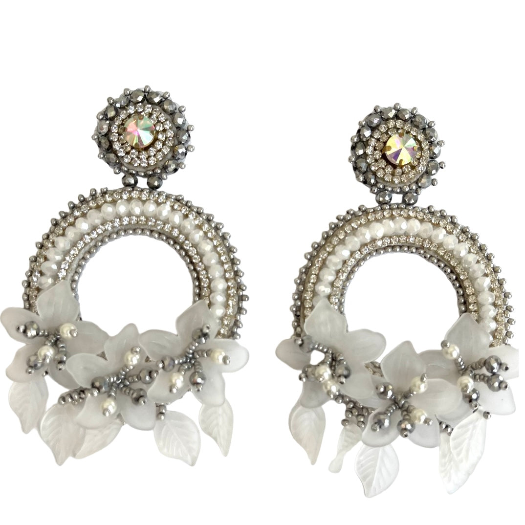 05. Round earrings with white flowers