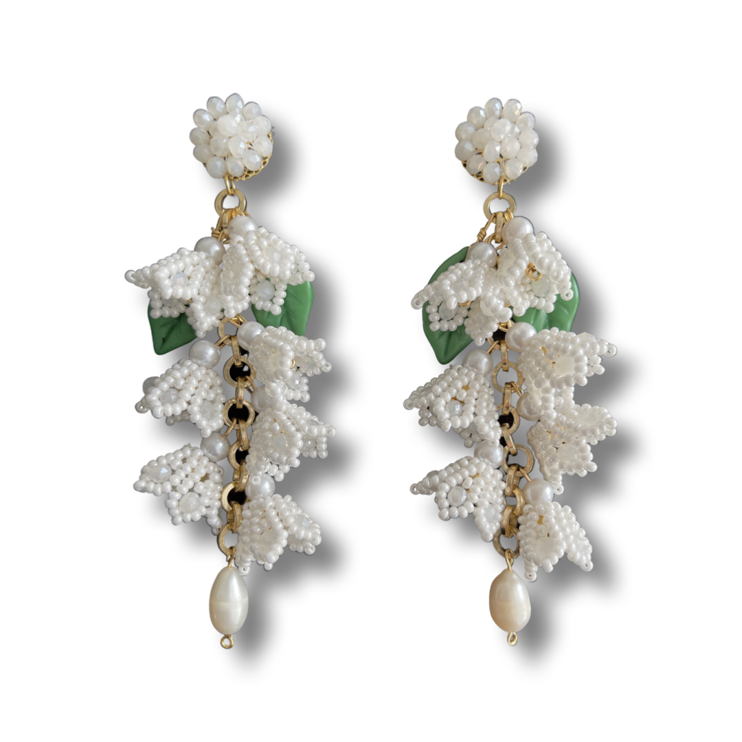 03. Design earrings with small flowers made of white beads