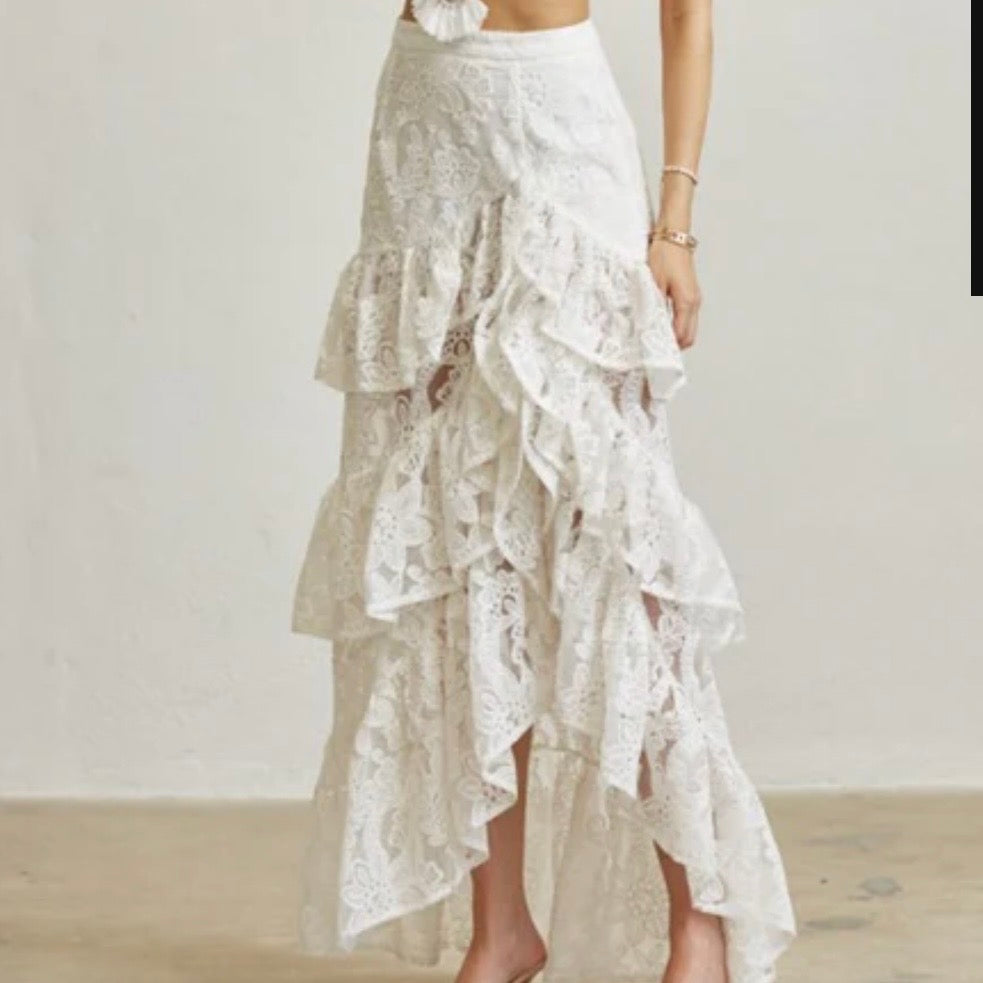 Beautiful white maxi dress with a ruffled skirt