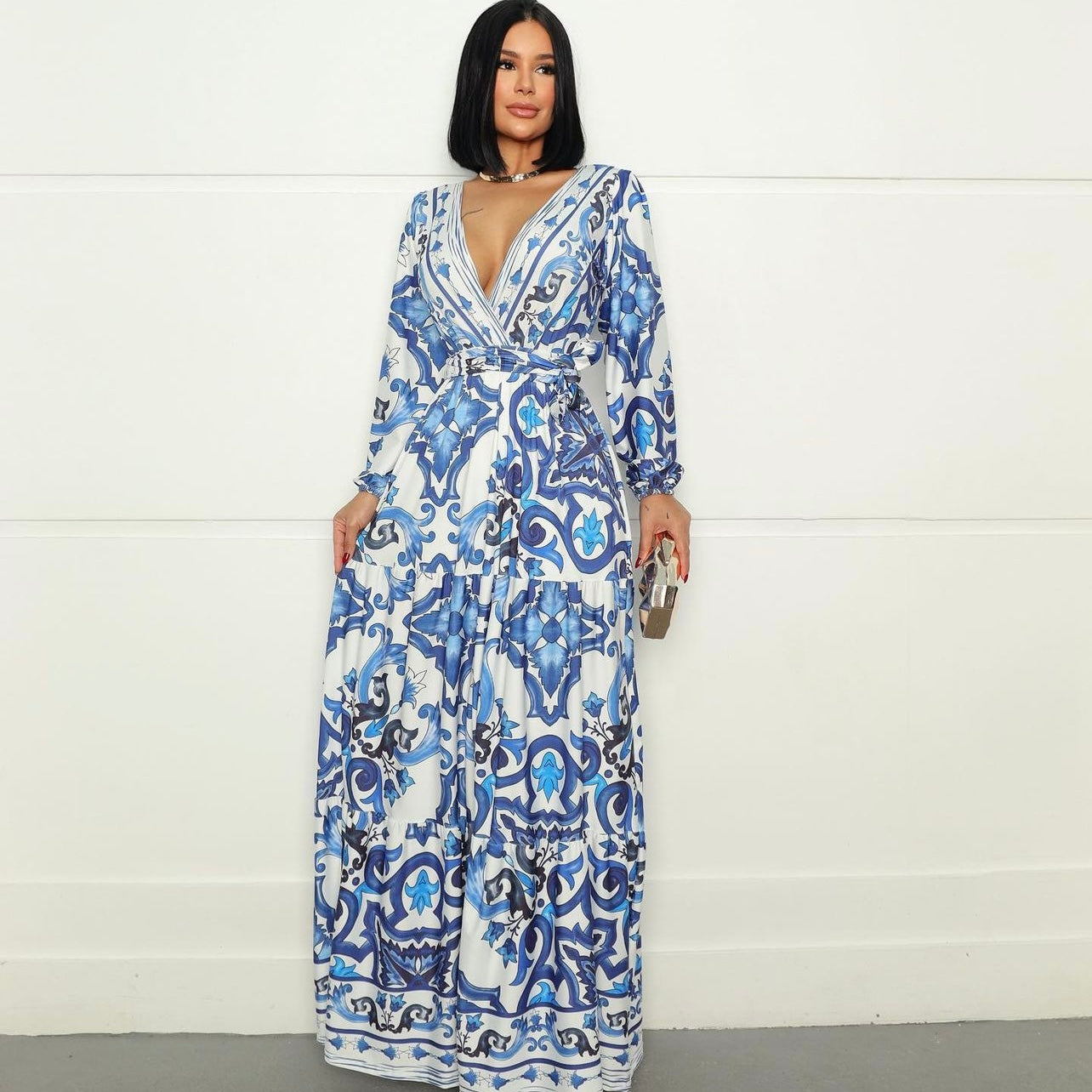 01 Long dress with long sleeves in an italian style print