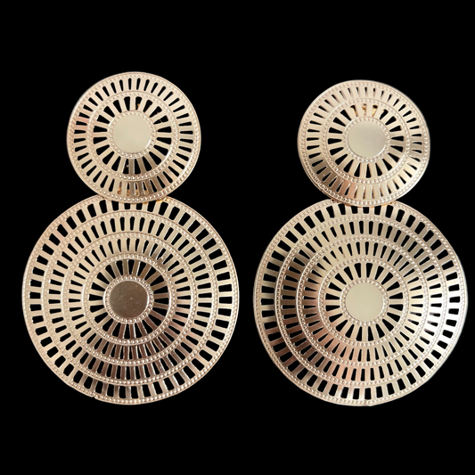 E. Round design earrings made in bronze plated in 24k gold medium size