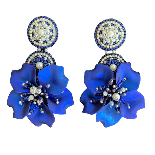 05. Elegant design of blue flower earrings