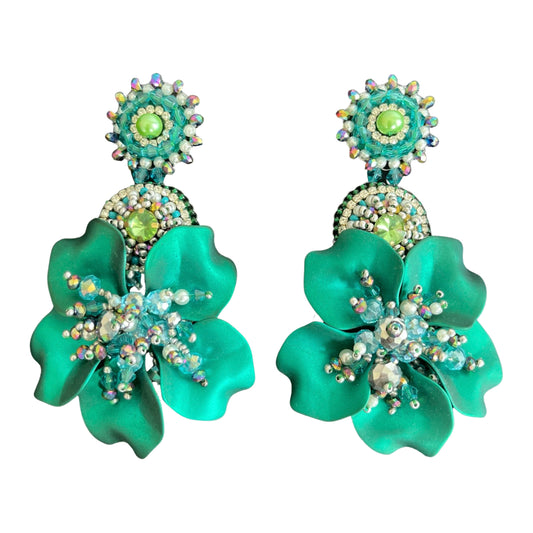 05. Elegant design of green flower earrings