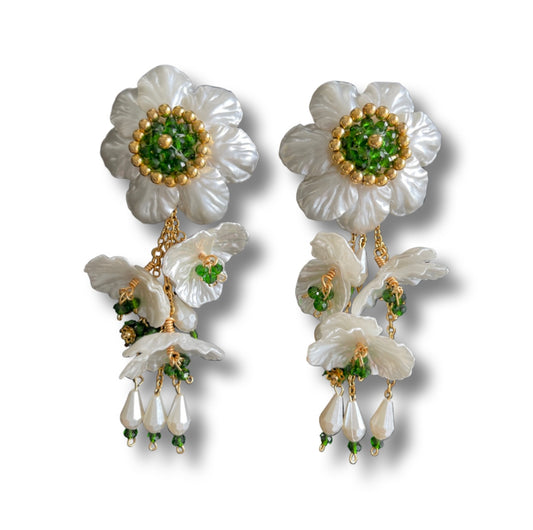 03. White and green flower earrings