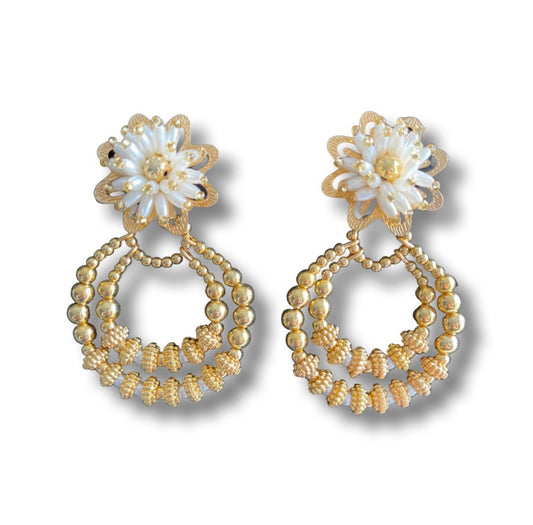 06. White and gold flower earrings