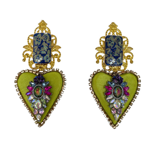 04. Elegant light green heart earrings