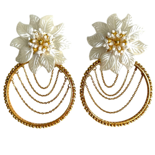 06. Flower white earrings