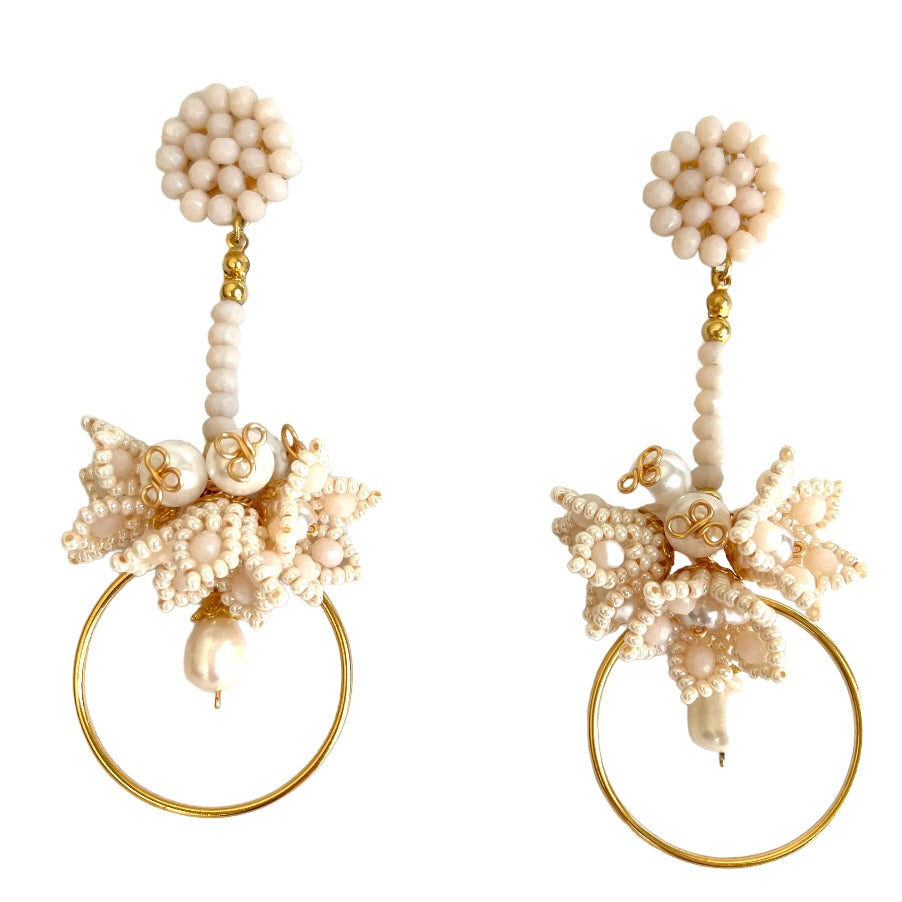 06. Earrings with beige flowers