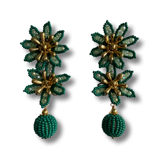 03. Earrings designed in green flowers