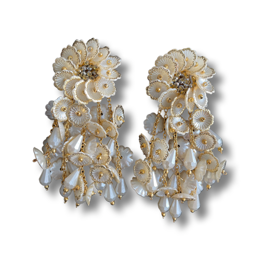 03. Earring design made in small pieces of white and gold colored flowers