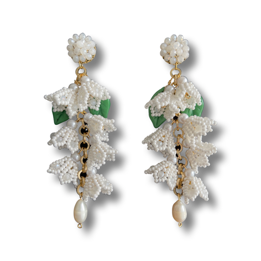 03. Design earrings with small flowers made of white beads