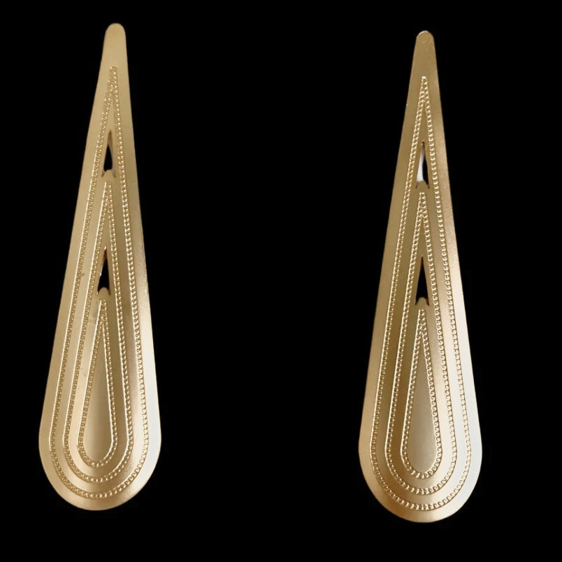 E. Teardrop earrings made of bronze plated in 24k