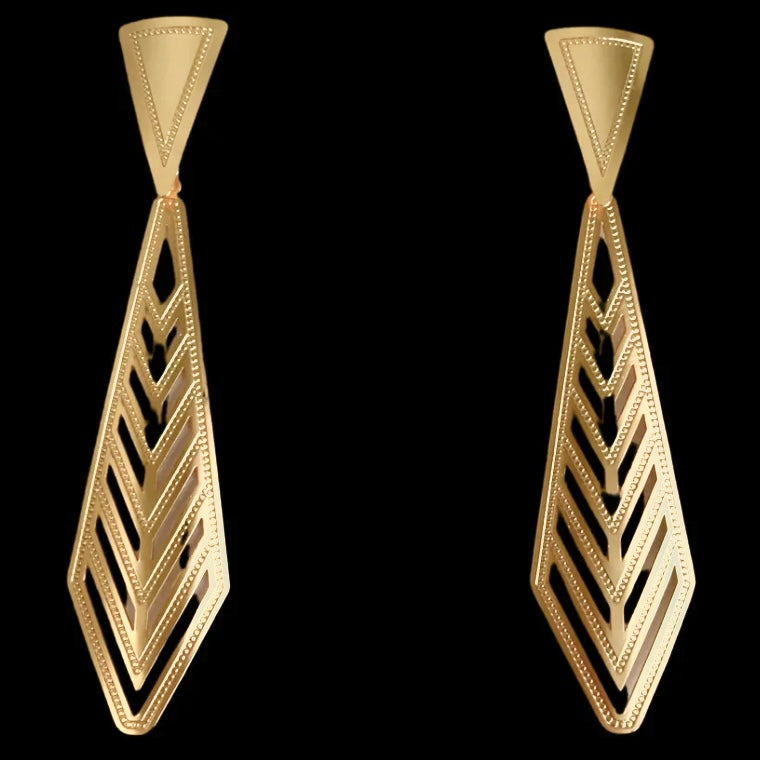 E. Tie earrings made of bronze plated in 24k